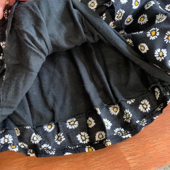 Brandy Melville Black And Daisy Skirt One Size Fits All *See Measurements (1250) - Picture 4 of 9